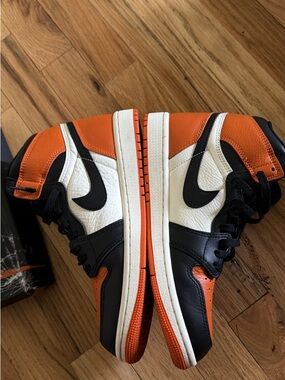 Jordan Air Jordan 1 Mid Orange Black White